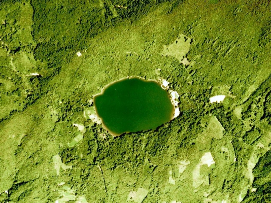 四尾連湖水明荘キャンプ場