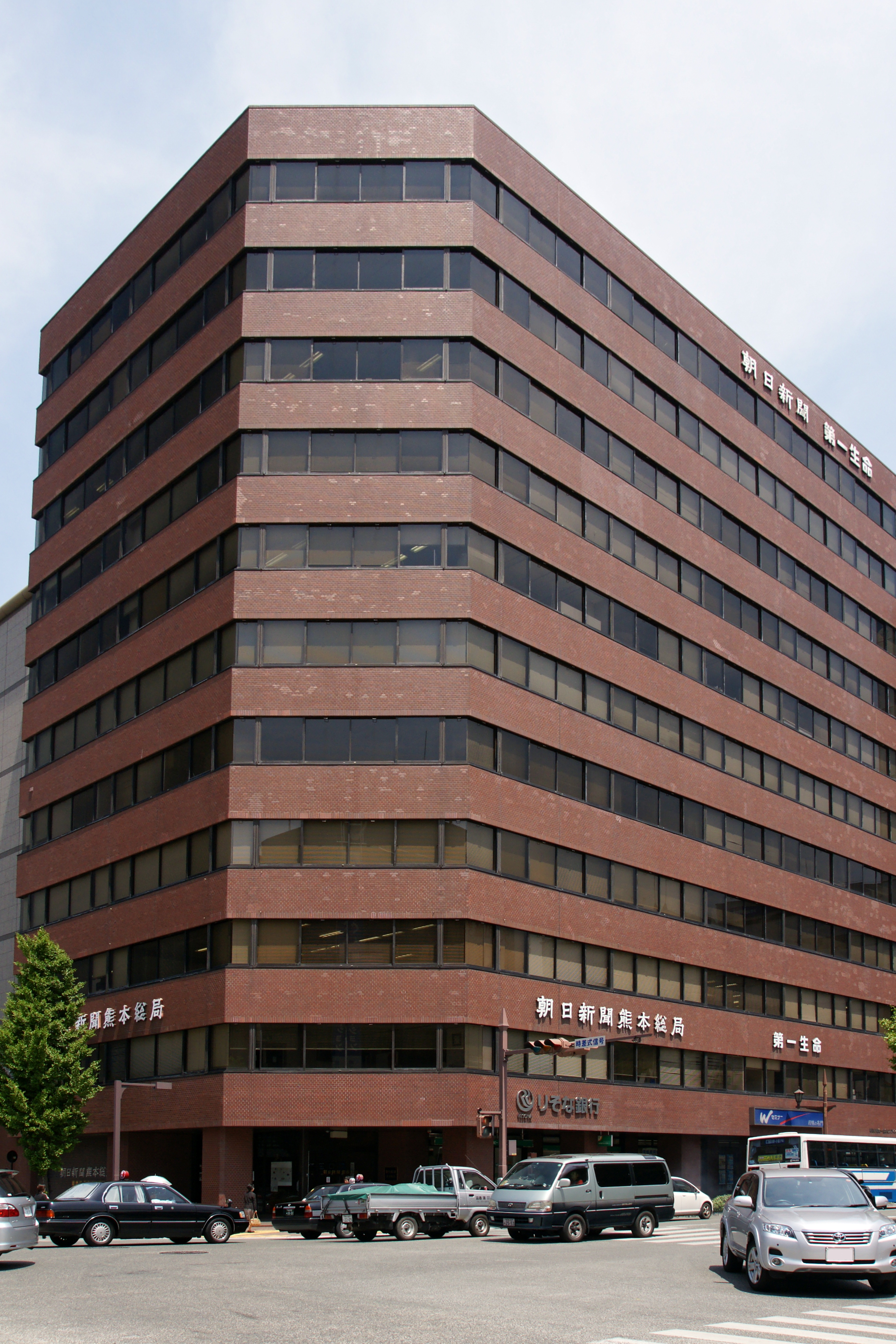 熊本県庁（ルフィ像）