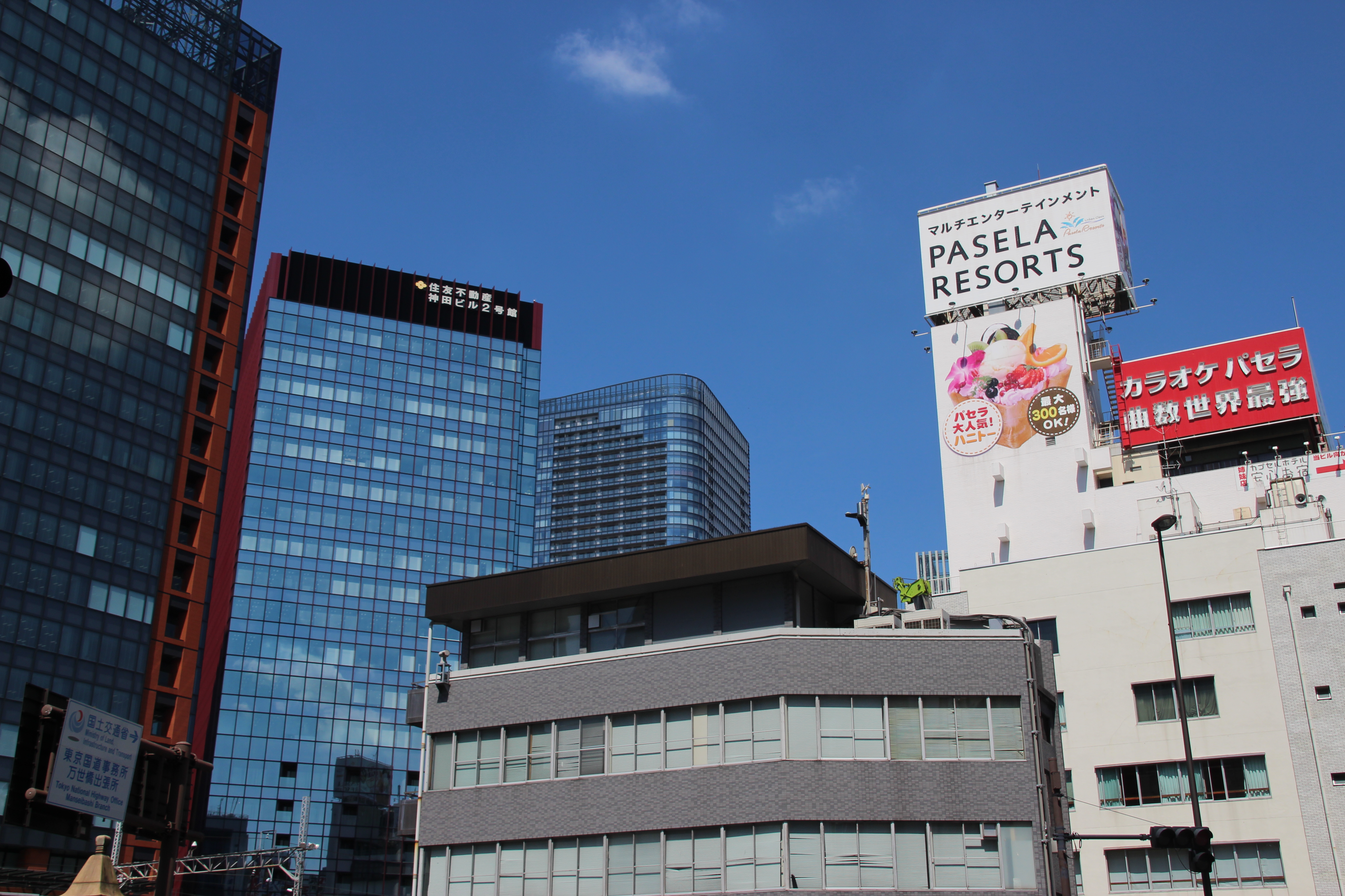 UTX前（旧万世橋駅跡）